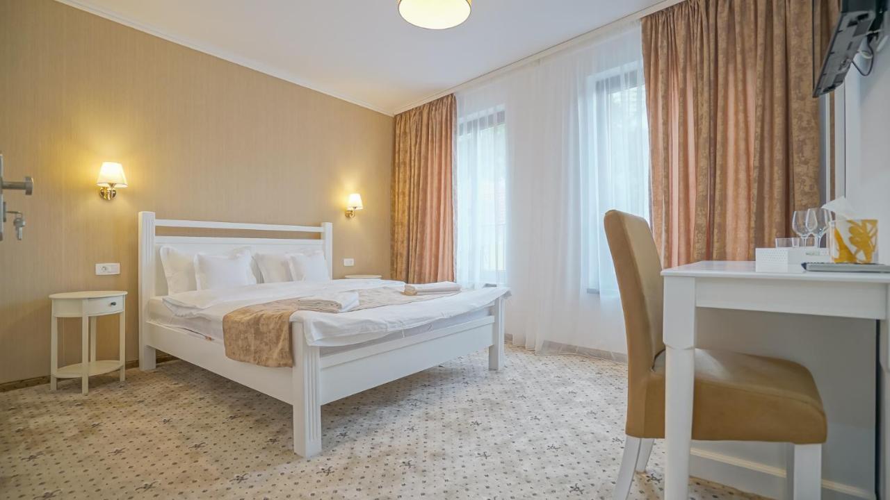 Hotel Monarch House Braşov Exterior foto