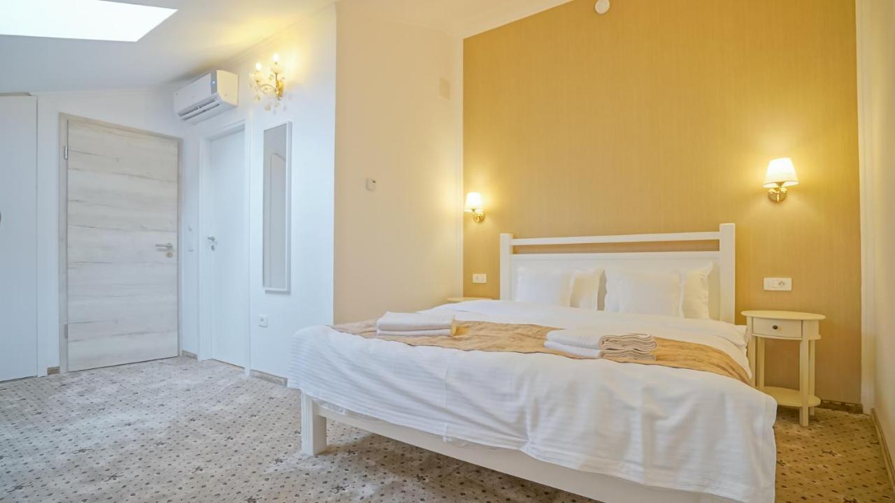 Hotel Monarch House Braşov Exterior foto